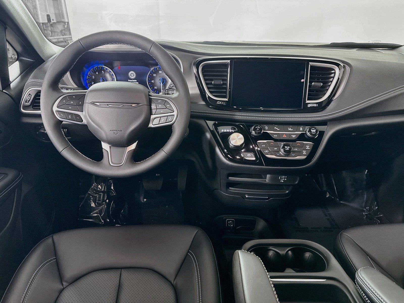 New 2027 Chrysler Pacifica Select AWD/4WD image 2