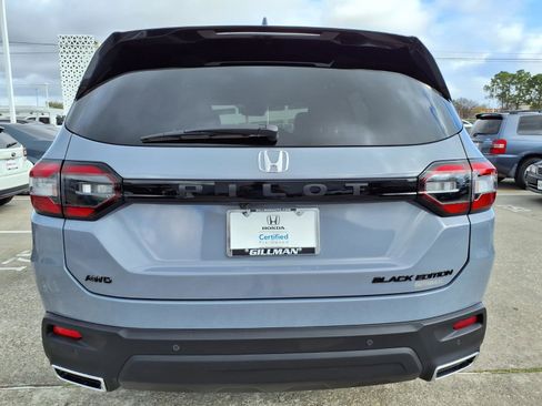 Certified 2025 Honda Pilot Black Edition image 24