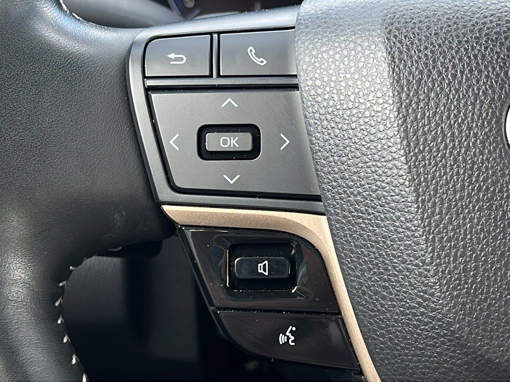 Used 2025 Toyota Crown Signia AWD/4WD image 18