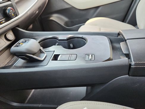 Used 2024 Nissan Rogue SV FWD image 20