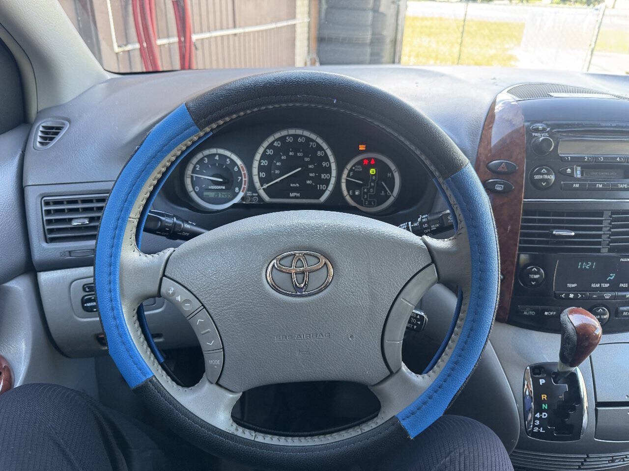 Used 2005 Toyota Sienna FWD image 9