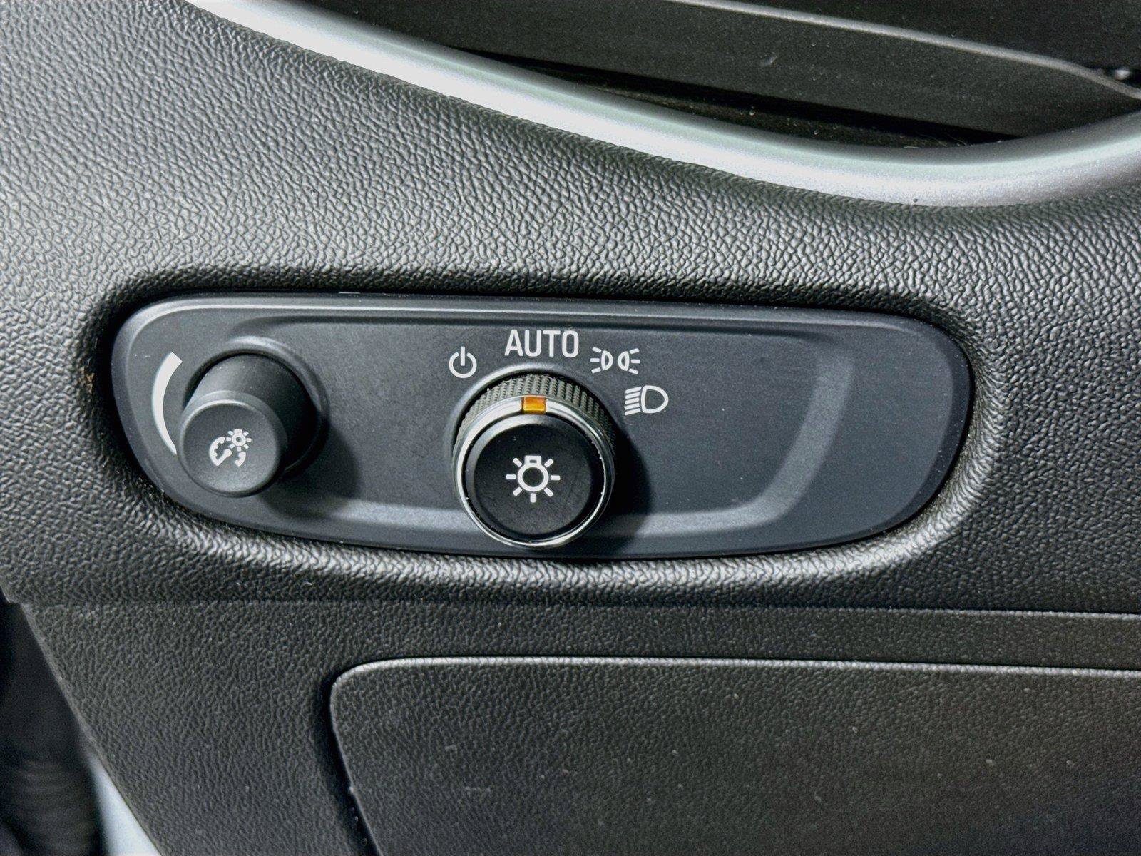 Used 2025 Chevrolet Malibu LT FWD image 15