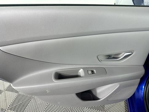 Used 2025 Hyundai Elantra SEL image 25