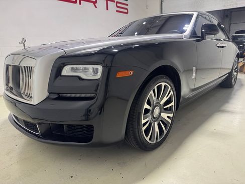 Used 2018 Rolls-Royce Ghost w/ Dynamic Package RWD image 2