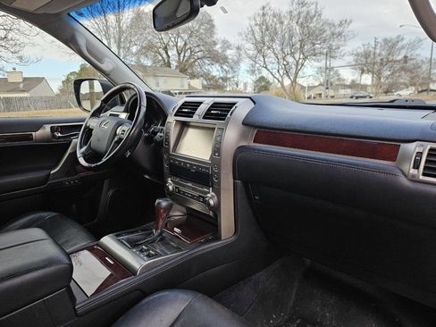 Used 2016 Lexus GX 460 image 16