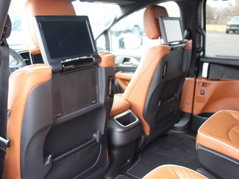 New 2026 Chrysler Pacifica Pinnacle image 24