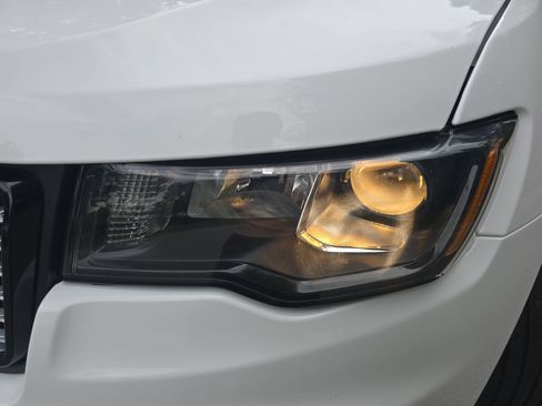 Used 2020 Jeep Grand Cherokee Altitude AWD/4WD image 33