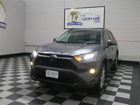 Used 2019 Toyota RAV4 XLE Premium image 4