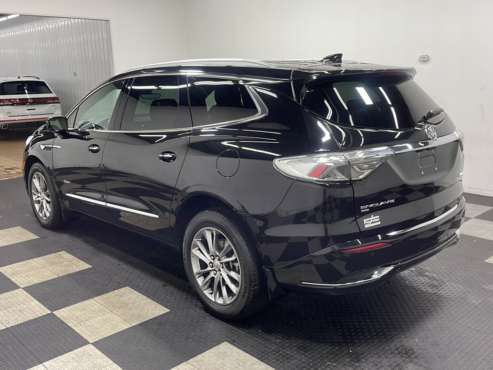 Used 2024 Buick Enclave Avenir AWD/4WD image 16