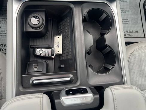 Used 2025 Ford Expedition Max Platinum w/ Driver's Package AWD/4WD image 28