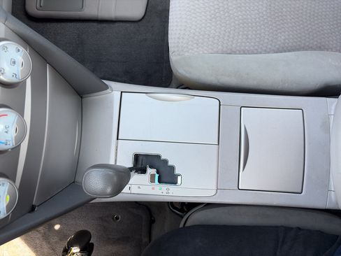 Used 2010 Toyota Camry LE FWD image 16