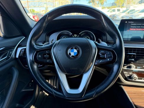 Used 2019 BMW 530e w/ Premium Package RWD image 11