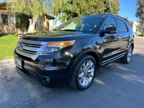 Used 2013 Ford Explorer XLT image 3