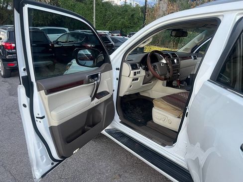 Used 2010 Lexus GX 460 image 9