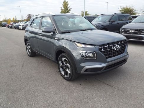 Used 2026 Hyundai Venue SEL FWD image 4