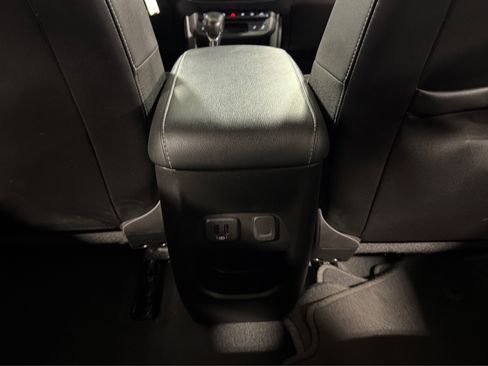 Used 2022 Chevrolet Colorado ZR2 w/ ZR2 Midnight Special Edition AWD/4WD image 37