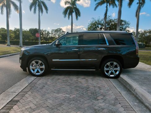 Used 2016 Cadillac Escalade Luxury AWD/4WD image 15