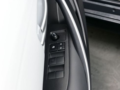 Used 2025 Toyota Corolla SE w/ SE Premium Package image 10