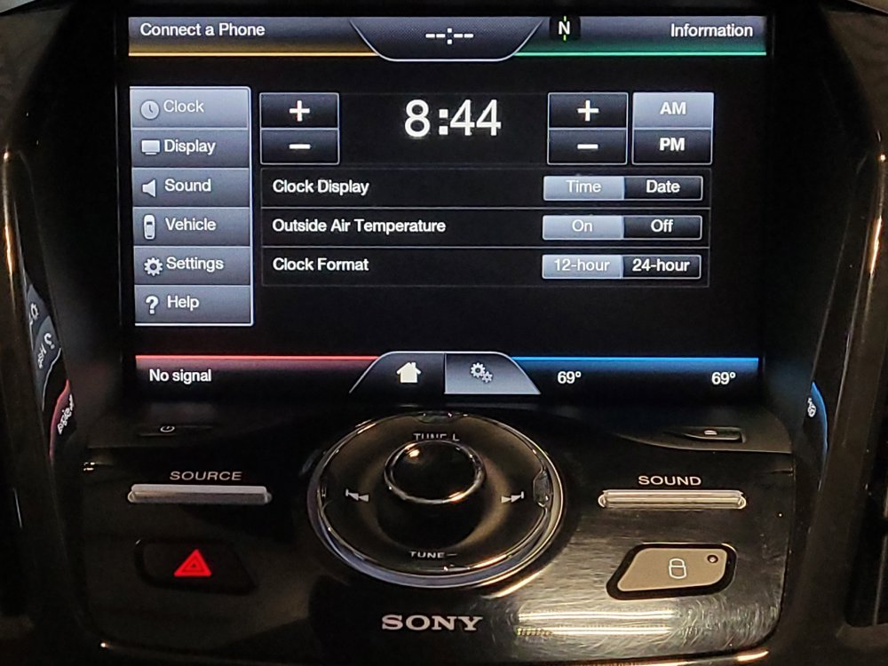 Used 2015 Ford Escape Titanium FWD image 25