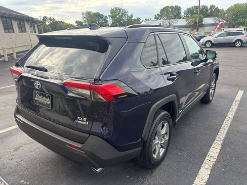 Used 2022 Toyota RAV4 XLE w/ Convenience Package AWD/4WD image 3