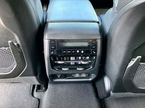 Used 2022 Jeep Grand Cherokee Overland w/ Advanced Protech Group III image 16