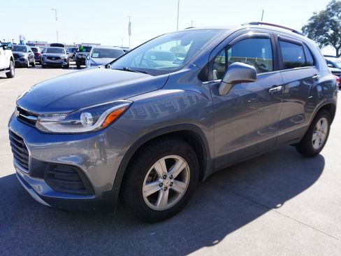 Used 2019 Chevrolet Trax LT w/ LT Convenience Package image 3