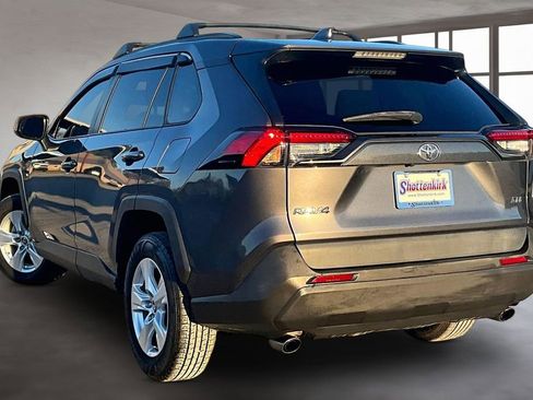 Used 2021 Toyota RAV4 XLE w/ Convenience Package image 4