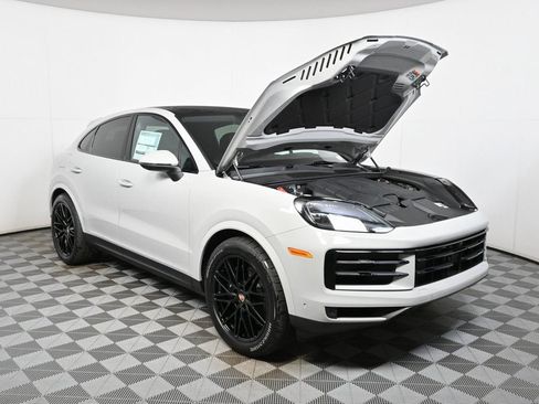 Certified 2026 Porsche Cayenne Coupe AWD/4WD image 32