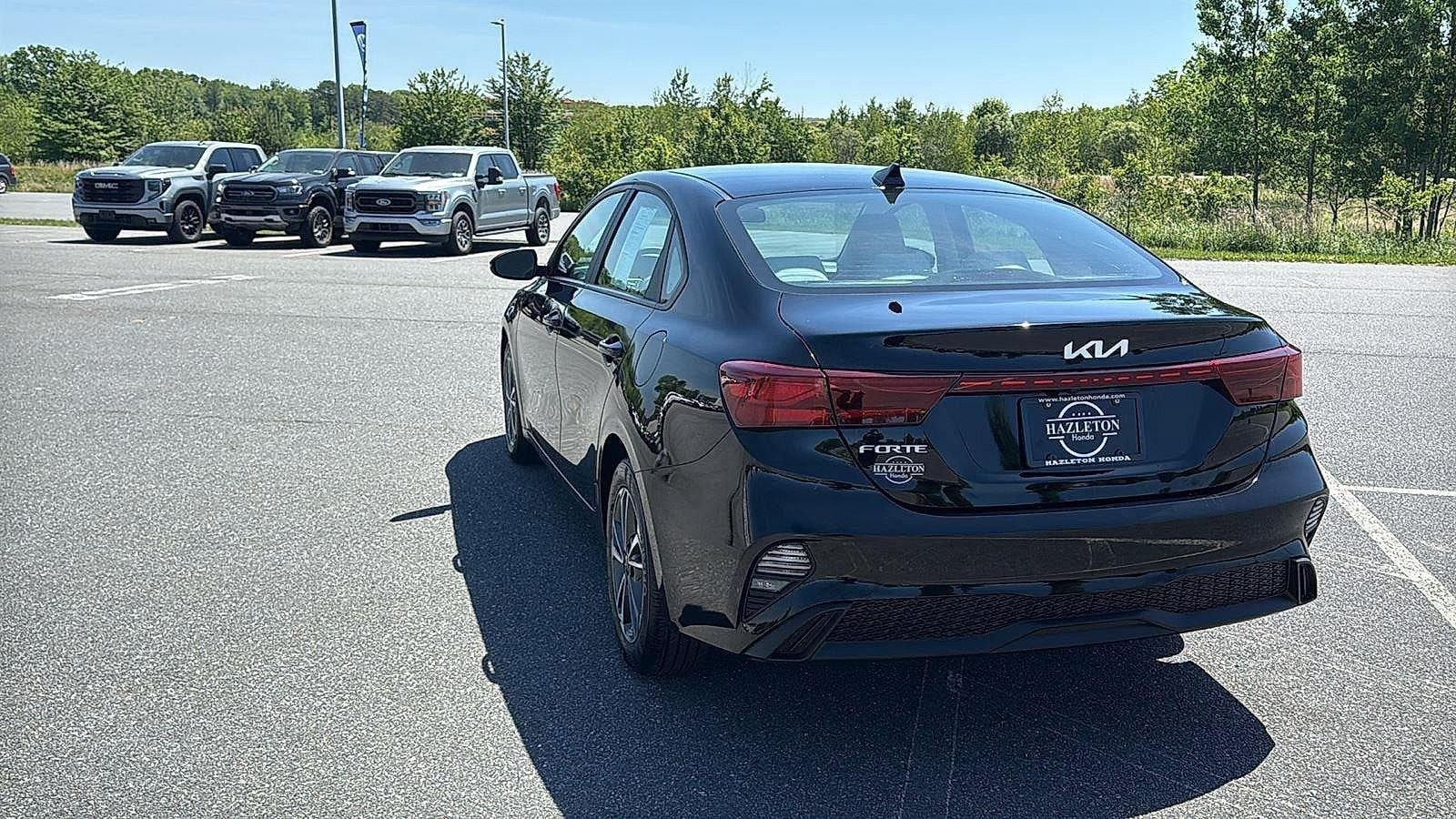 Used 2023 Kia Forte LXS w/ LXS Technology Package FWD image 7