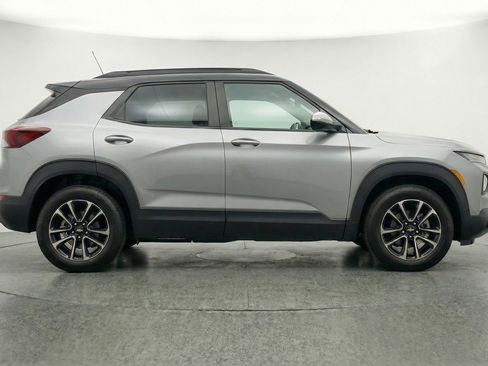 Used 2025 Chevrolet TrailBlazer LT image 11