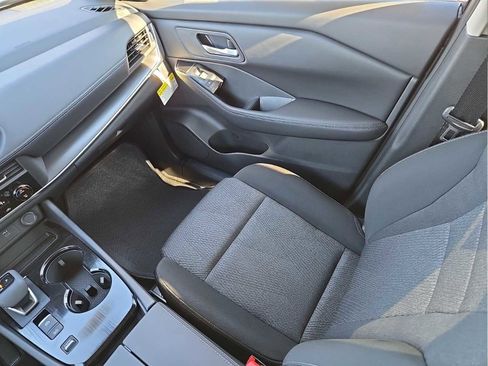 Used 2025 Nissan Rogue SV FWD image 14