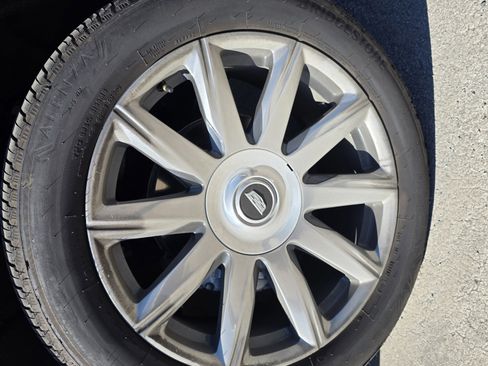 Used 2024 Cadillac Escalade ESV Premium Luxury Platinum image 8