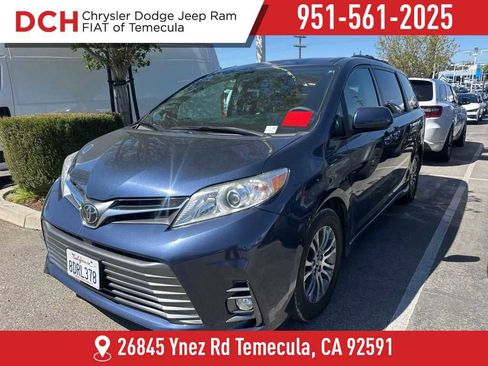 Used 2018 Toyota Sienna XLE Premium w/ Carpet Mat Package FWD image 1