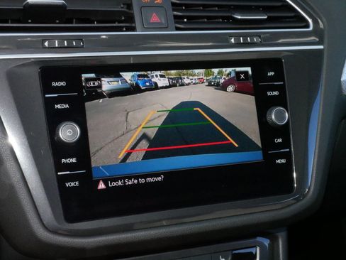 Certified 2024 Volkswagen Tiguan S image 31