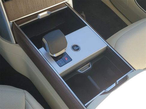 New 2026 Land Rover Range Rover Long Wheelbase SE image 23