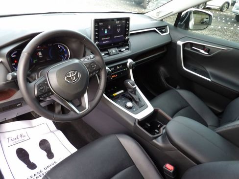 Used 2022 Toyota RAV4 Limited image 13