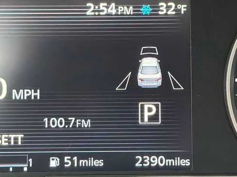 Used 2025 Nissan Versa SV image 42