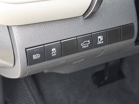 Used 2023 Toyota Camry SE w/ Audio Upgrade Package FWD image 21