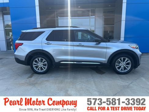 Used 2021 Ford Explorer XLT w/ Equipment Group 202A AWD/4WD image 3