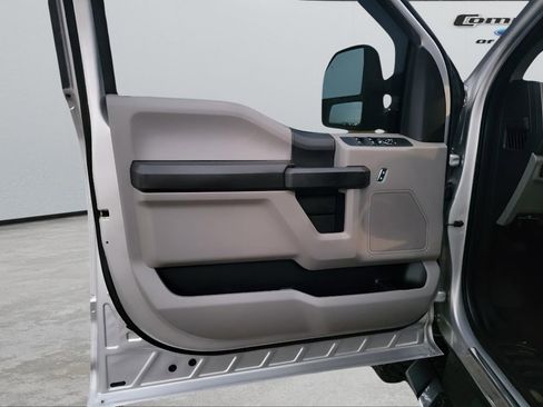 Used 2017 Ford F250 XL w/ STX Appearance Package image 9