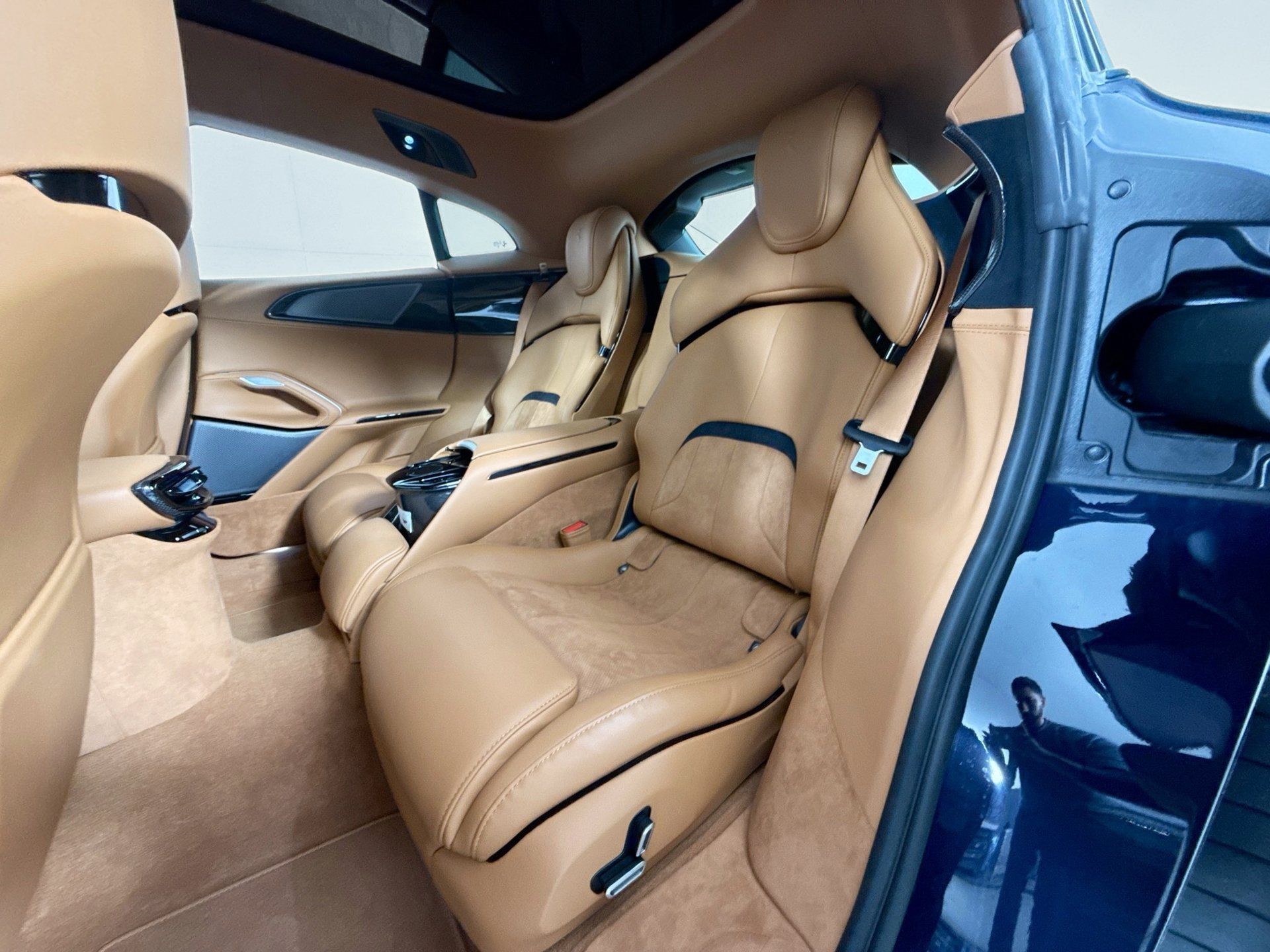 Certified 2025 Ferrari Purosangue AWD/4WD image 18