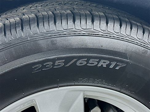 Used 2022 Kia Sorento LX image 32