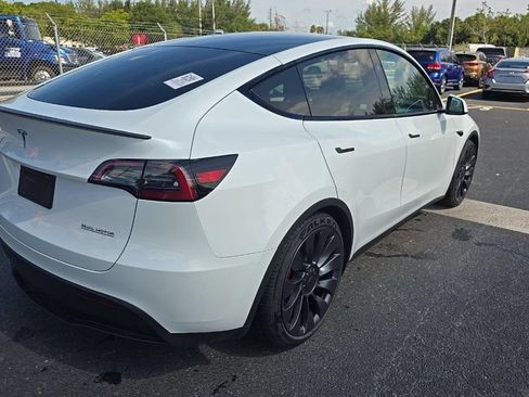 Used 2023 Tesla Model Y Performance AWD/4WD image 3