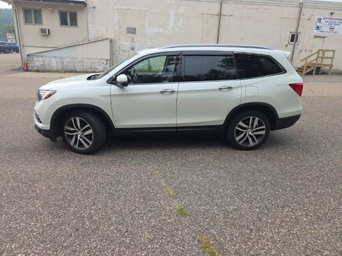 Used 2017 Honda Pilot Elite image 4
