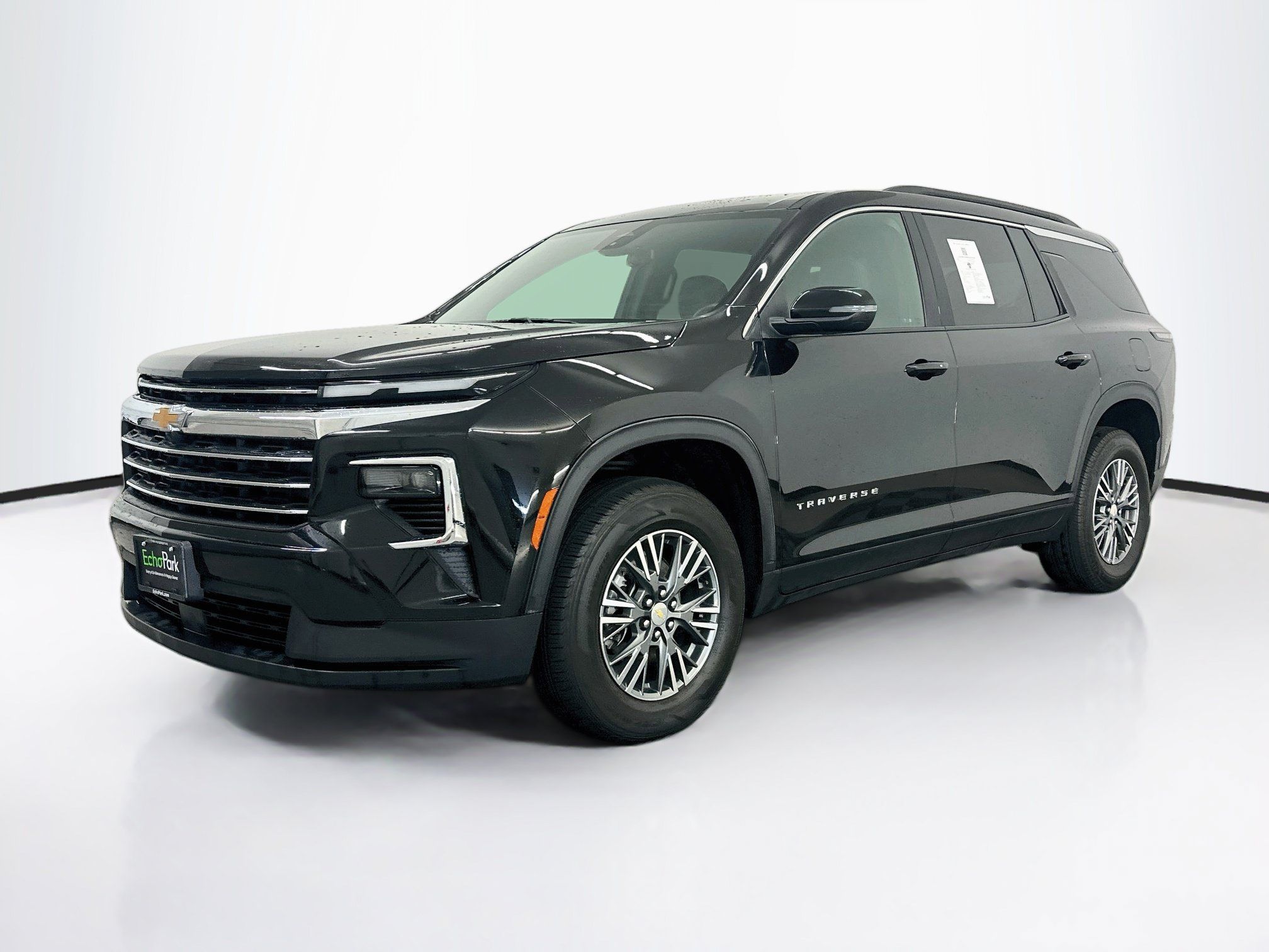 Used 2025 Chevrolet Traverse LT AWD/4WD image 3