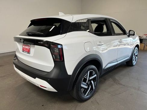 Used 2025 Nissan Kicks SV FWD image 3