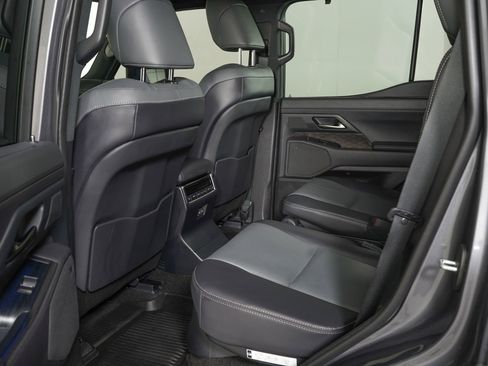 Used 2026 Lexus GX 550 w/ Accessory Package (2T) image 16