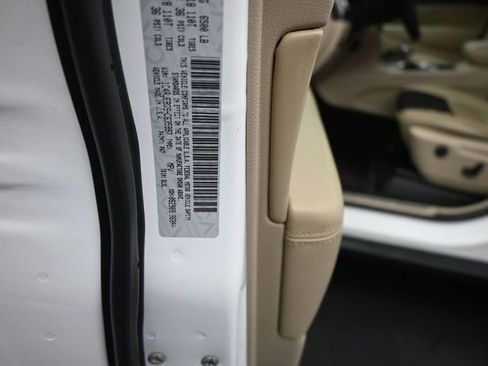 Used 2017 Jeep Grand Cherokee Limited w/ Luxury Group II image 18