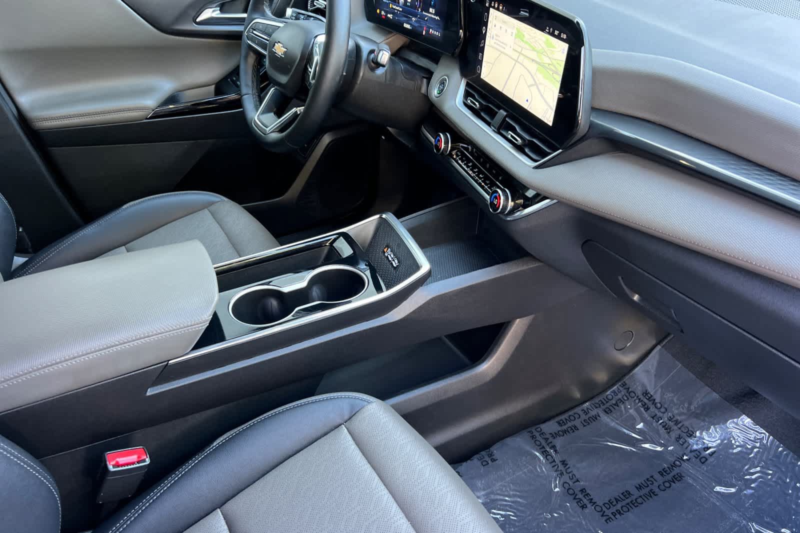 Used 2025 Chevrolet Equinox LT w/ Convenience Package II AWD/4WD image 17