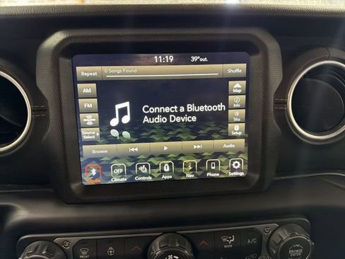 Used 2020 Jeep Gladiator Overland AWD/4WD image 18